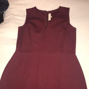 LOFT Dresses - Ann Taylor loft maroon v-neck pencil dress LOFT Dresses - Ann Taylor loft maroon v-neck pencil dress